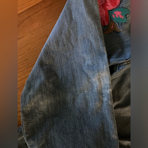 Beautiful embroidered Denim - Picture 5 of 10